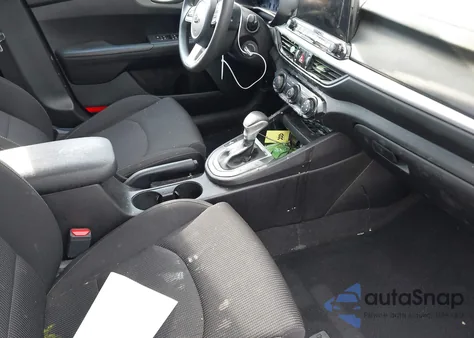 2020 Kia Forte Lxs z USA, uszkodzony, nr VIN 3KPF24AD4LE206902